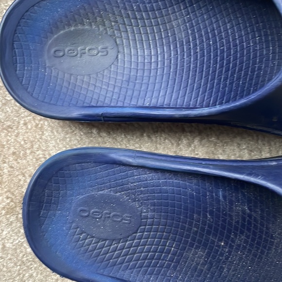 OOFOS unisex navy blue slides sandals - Picture 5 of 9